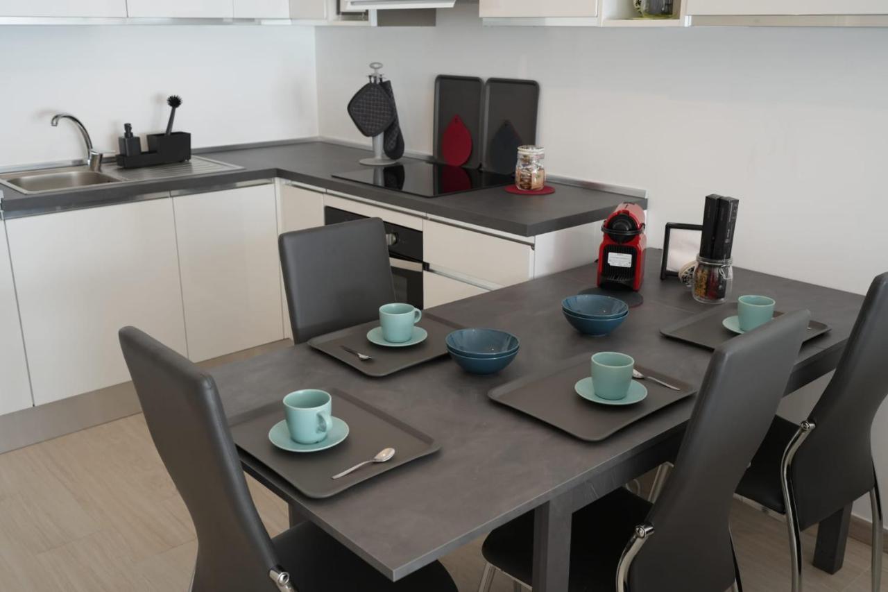 Homega - City Center New Apartment Bari Luaran gambar