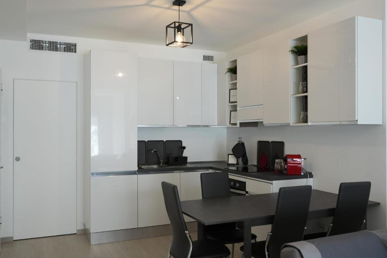 Homega - City Center New Apartment Bari Luaran gambar