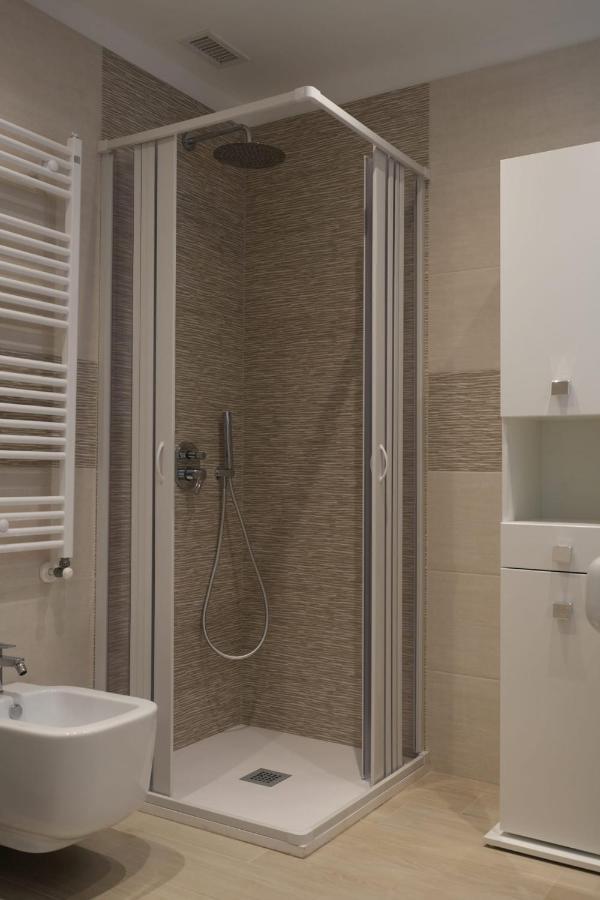 Homega - City Center New Apartment Bari Luaran gambar